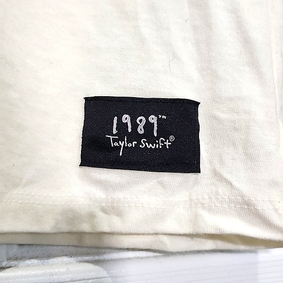 Taylor Swift 1989 World Tour tshirt size XS - Picture 3 of 5
